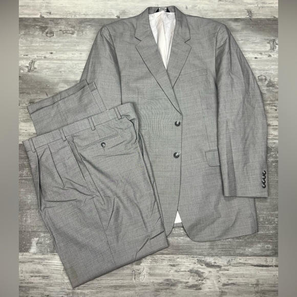 Jos A Bank Light Grey Check Cotton Suit 44L